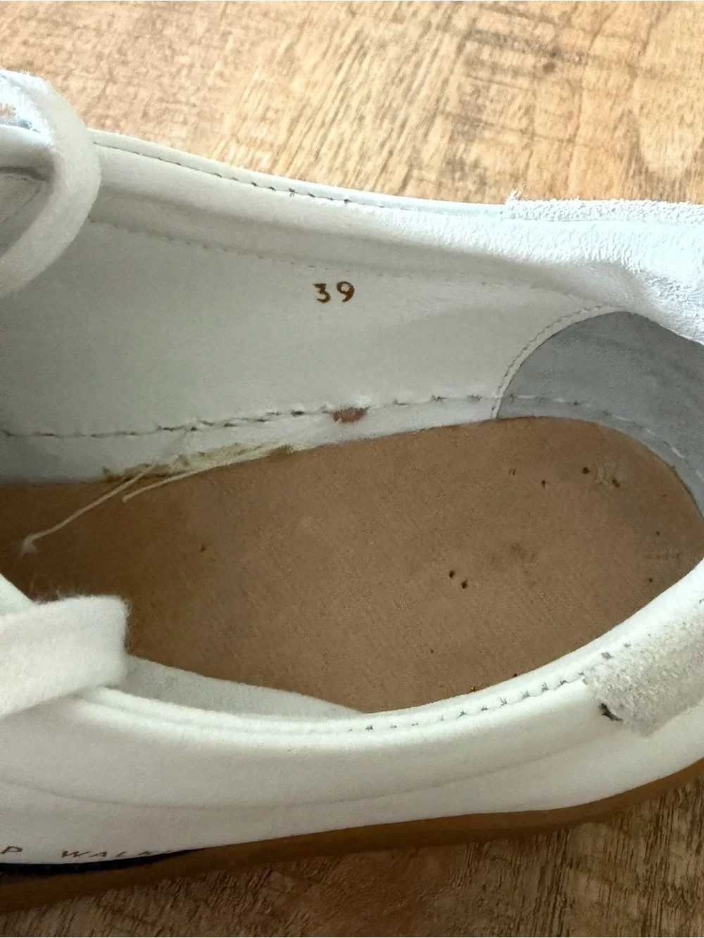 Me+Em Trainer White Leather Low-Top Sneakers with Navy Accent and Gum Sole Sz 39